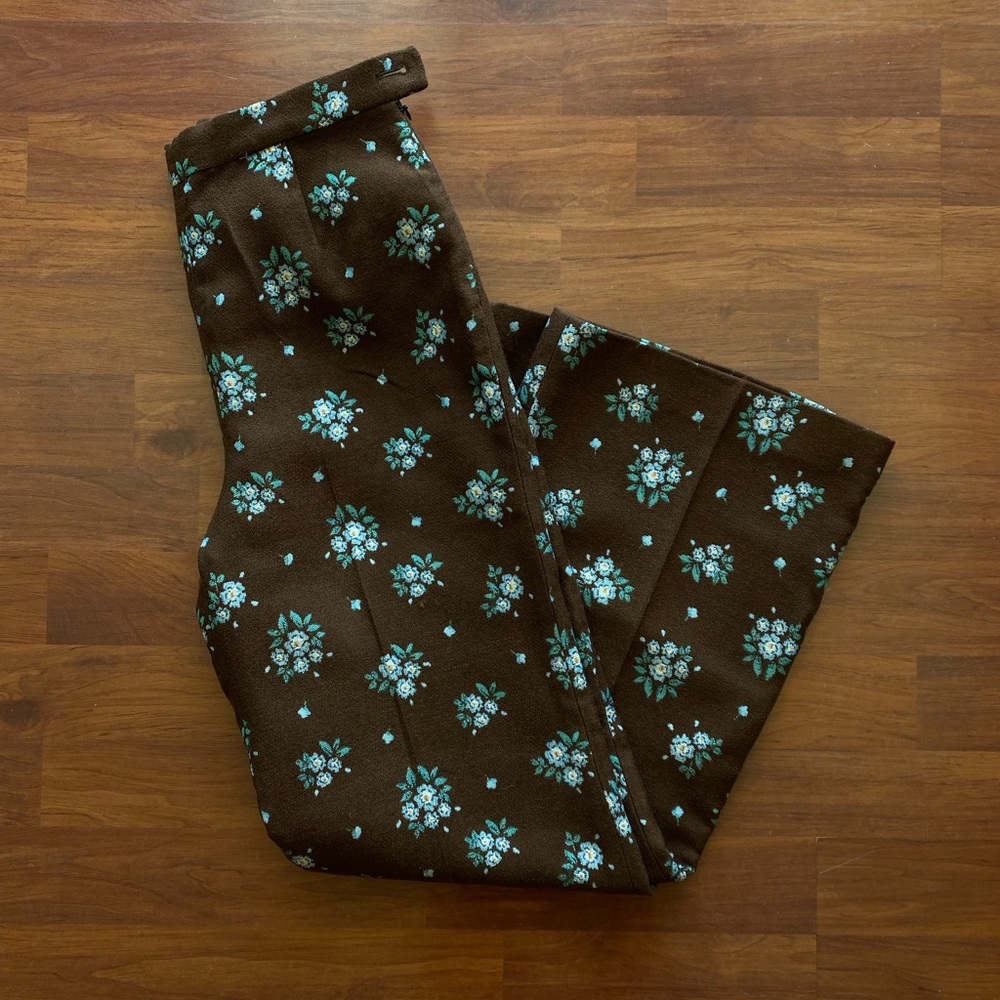 B. Fleurs Mia brown blue floral trousers